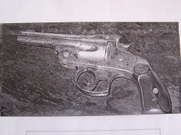 Revolver que portaba Antonio Maceo en Costa Rica, en el momento que sufrió el atentado, 10 de noviembre 1894.